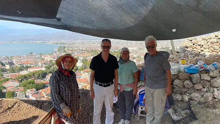 Kaymakam Ertaş, Fethiye Kalesi kazısından bilgi aldı