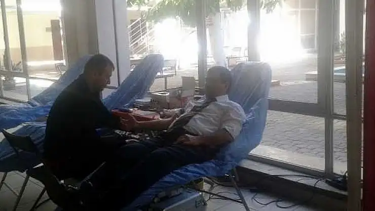 KAYMAKAM ŞAHİNER'DEN KAN BAĞIŞI KAMPANYASINA DESTEK