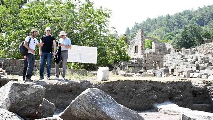 Kaymakam ve Büyükelçiden kazı ekibine ziyaret