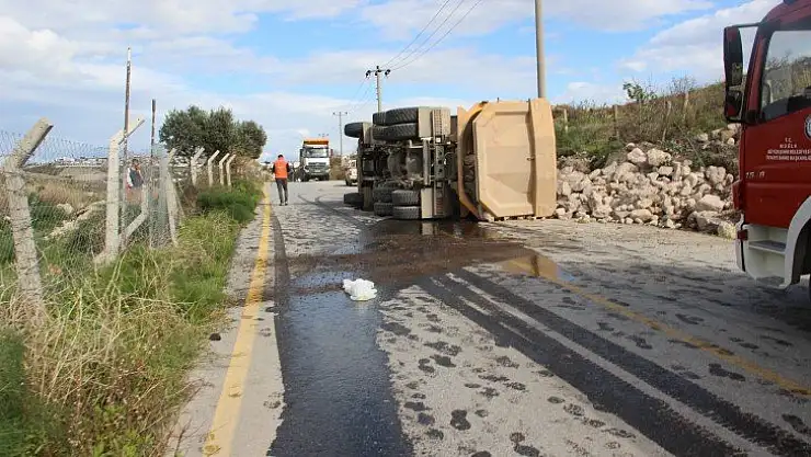 Kazada hurdaya dönen otomobilde sıkışan sürücü, güçlükle çıkarıldı