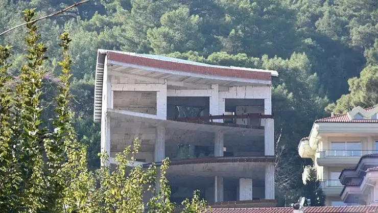 Kenan Evren'in metrekaresine 35 lira ödeyerek aldığı arsayı ve inşaatı kimse satın almıyor