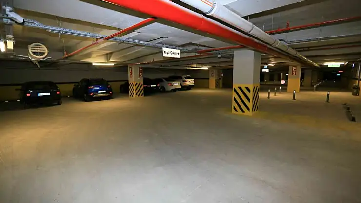 Kent Meydanı otoparkı hizmete devam ediyor