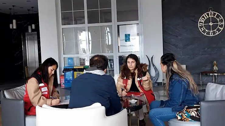 KIRMIZI YELEKLİLERİN PSİKOSOSYAL DESTEK HİZMETİ DEVAM EDİYOR