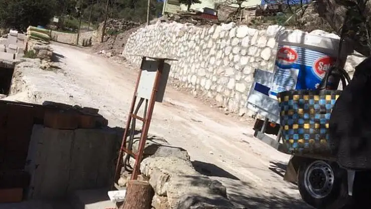 Kırsal mahallelere taş duvar imalatı çalışması