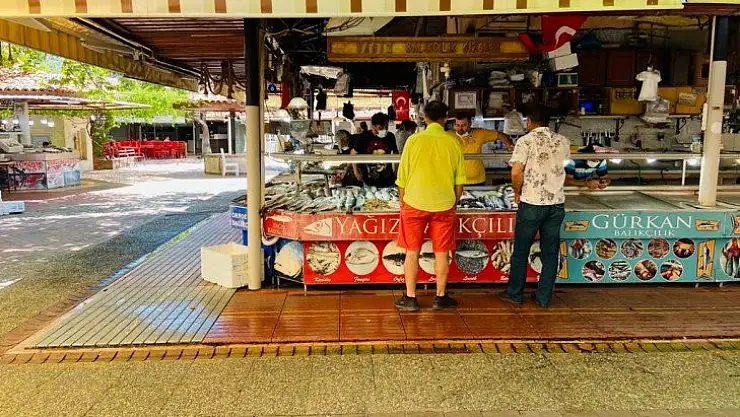 Kısıtlama ve Bayramda tezgahlarını açtılar