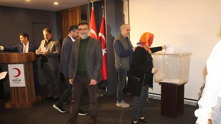 Kızılay Fethiye Şubesi'nde Burhanettin Tuna güven tazeledi