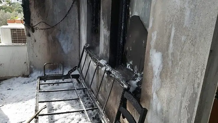 KLİMADAN ÇIKAN KIVILCIM EVİ YAKIYORDU