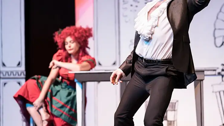 'KOCASINI SON KEZ PİŞİRİYOR' son kez sahnede