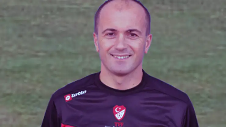 KÖPEĞE ÇARPTI DİYE FUTBOL HAKEMİNİ BIÇAKLADILAR