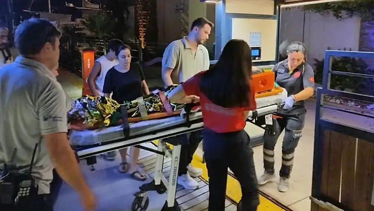 Kos adasında yaralanan çocuk deniz ambulansı ile Bodrum'a getirildi