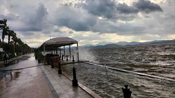 Köyceğiz'de Fırtına Etkili Oldu