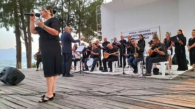 Köyceğiz'de Halk Eğitim Merkezi kursiyerleri hünerlerini sergiledi