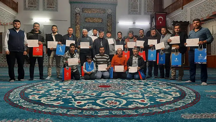 KÖYCEĞİZ'DE KUR'AN ÖĞRENEN KURSİYERLER BELGE ALDI
