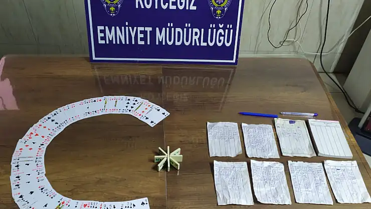 Köyceğiz'de polisten kaçan kumar şüphelileri damda yakalandı