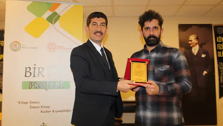 Köyceğiz'de yazar Andı, öğrencilerle söyleşide buluştu