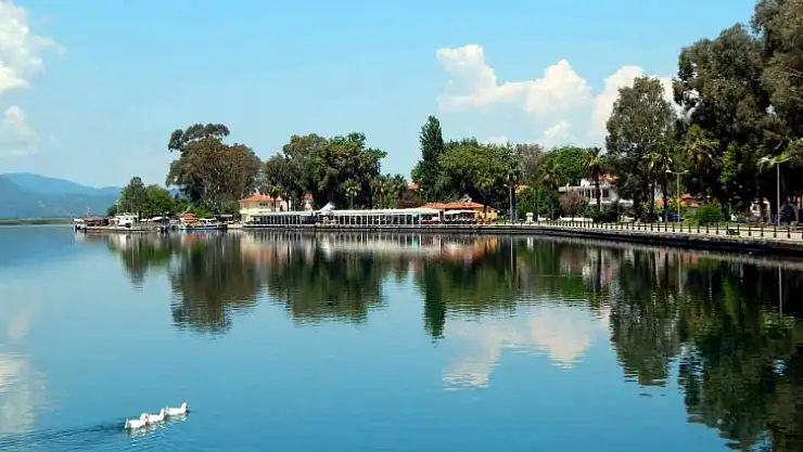 Köyceğiz'in doğa manzaraları kartpostallık görüntüler oluşturdu