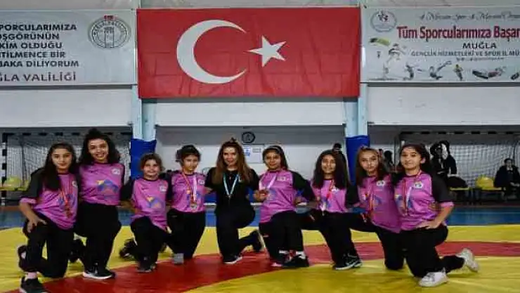 KÖYCEĞİZLİ GÜREŞÇİ KIZLAR ŞAMPİYONAYA DAMGA VURDU