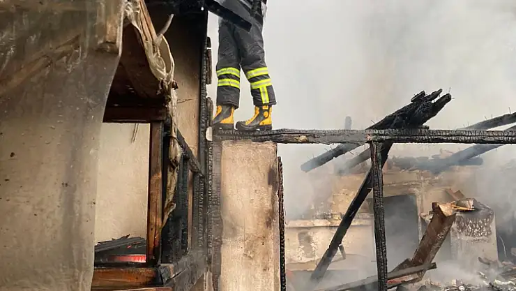 Kullanılmayan evde çıkan yangın korkuttu