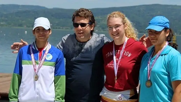 Kürek Takımı Sapanca'dan kupalarla geldi.