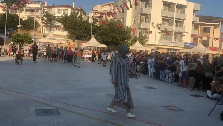 Kursiyerlerin hazırladığı defile yoğun ilgi gördü
