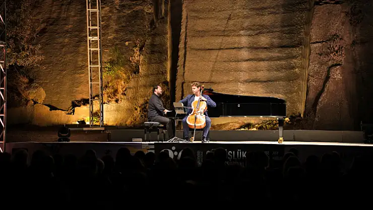 La Marca ve Aybulus Sahneye Çıktı