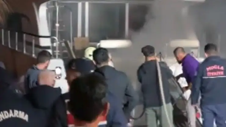 Limanda bağlı Motoryat'ta yangın