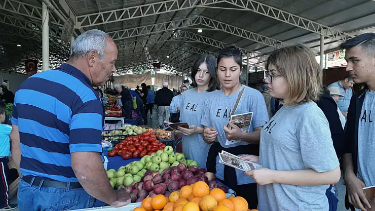 Lise öğrencileri nesli tehlikede olan canlıları dikkat çekti