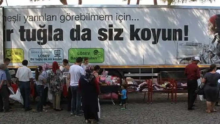 LÖSEV'İN 'İYİLİKLER TIRI' FETHİYE'DE