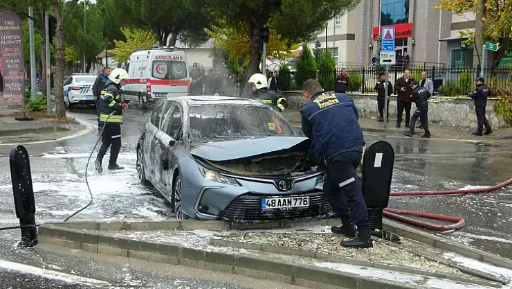 LPG'Lİ OTOMOBİL ALEV ALDI: 2 YARALI