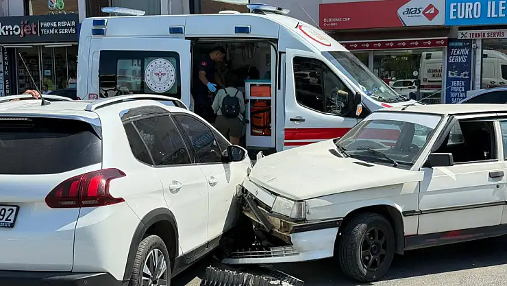 Maddi Hasarlı Trafik Kazası Meydana Geldi