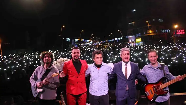 Marmaris 2022'ye coşku ile girdi