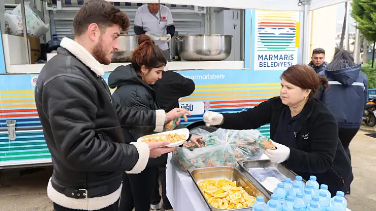 Marmaris Belediyesi'nden öğrencilere çorba ve makarna ikramı