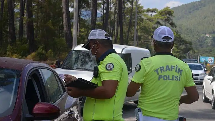 Marmaris, giriş ve çıkış noktalarında denetimler sürüyor