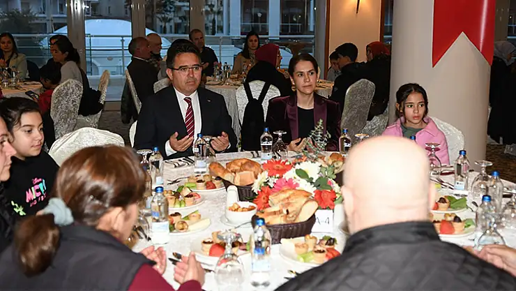 Marmaris Kaymakamlığı Öksüz Ve Yetimleri Unutmadı