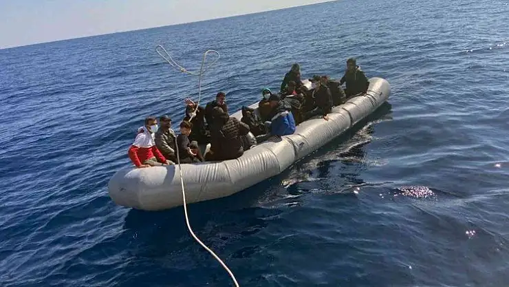 Marmaris'te 15 düzensiz göçmen kurtarıldı