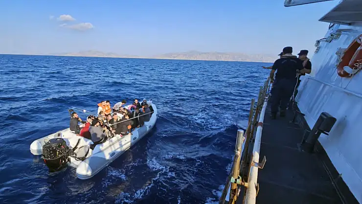 Marmaris'te 53 düzensiz göçmen kurtarıldı