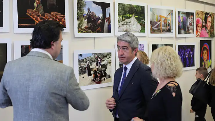 Marmaris'te 'Bahar Çiçekleri' adlı sergi açıldı