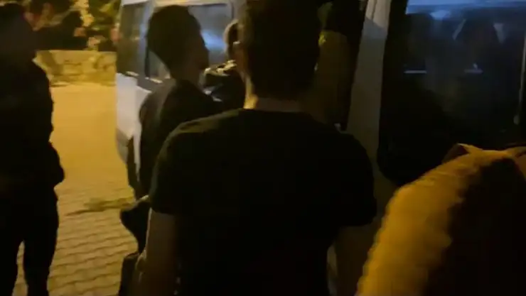 MARMARİS'TE BİR OTELDE  66 DÜZENSİZ GÖÇMEN YAKALANDI