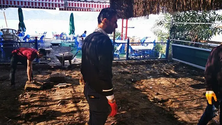 Marmaris'te imara aykırı yapılar yıkılıyor