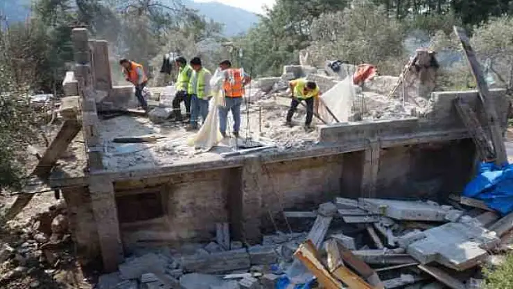 MARMARİS'TE KAÇAK BİNALAR YIKILIYOR