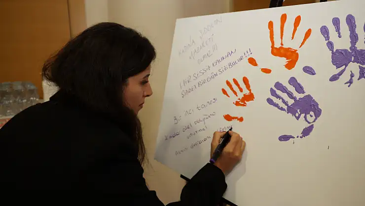 Marmaris'te kadına şiddet konulu panel düzenlendi