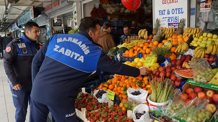 MARMARİS'TE PAZAR YERİ ESNAFI DENETLENDİ