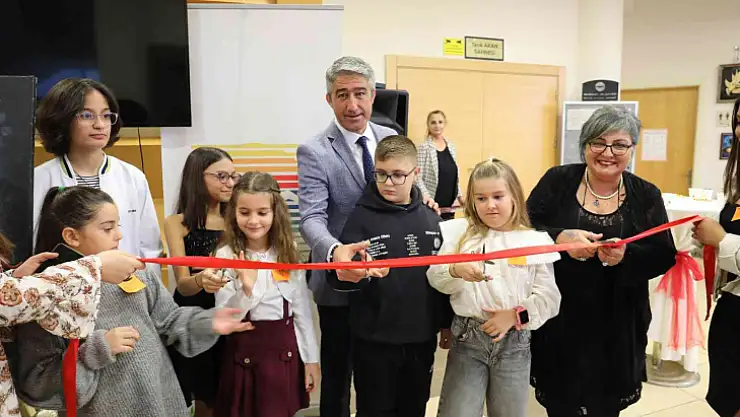 Marmaris'te şiirle resim sergide buluştu