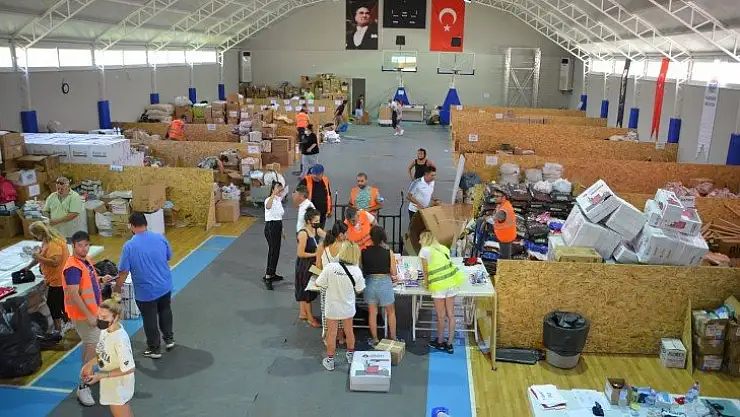 Marmaris'te yardım toplama merkezleri kuruldu
