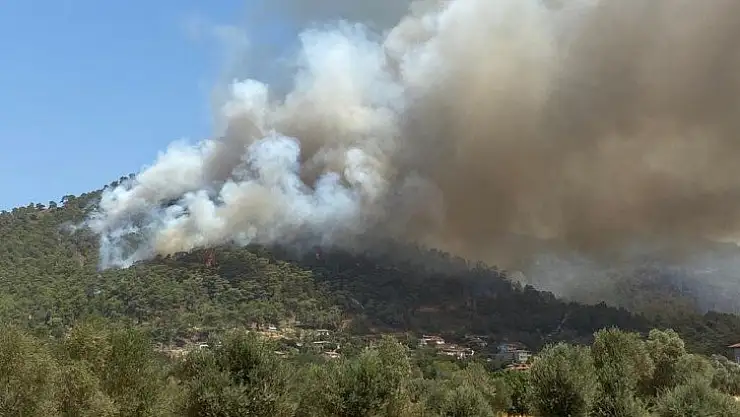 Marmaris yangını tekrar parladı, alevler Hisarönü'nde yerleşim yerlerine yaklaştı