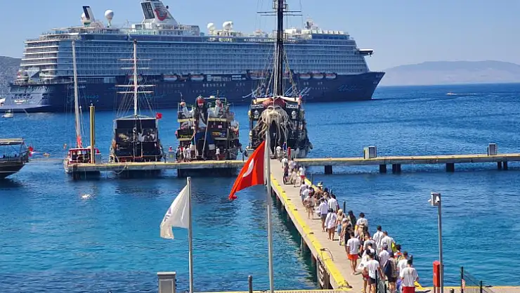 'Mein Schiff 5' yeniden Bodrum'da