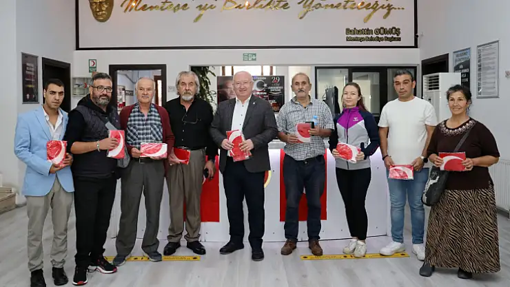 Menteşe Belediyesi'nden 'Evleri Bayraklarla Donatıyoruz' Kampanyası