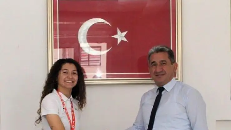 Menteşe İlçe Milli Eğitim Müdürü Kömürcü şampiyon sporcuyu ağırladı