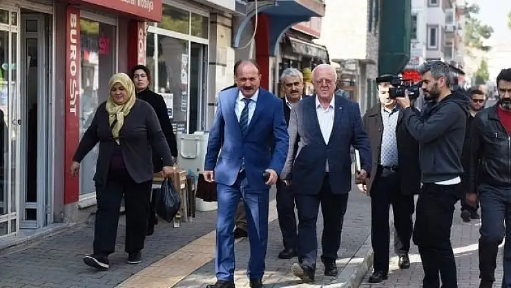 Menteşe sokaklarında Başkan Saatcı ilgisi