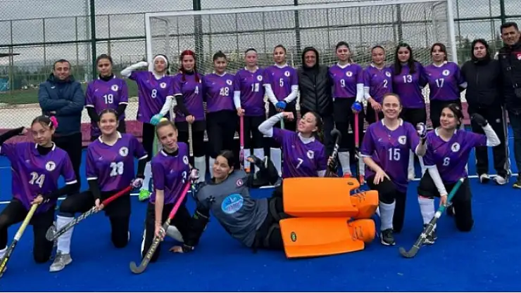 Menteşe Spor Lisesi hokeyde durdulamıyor